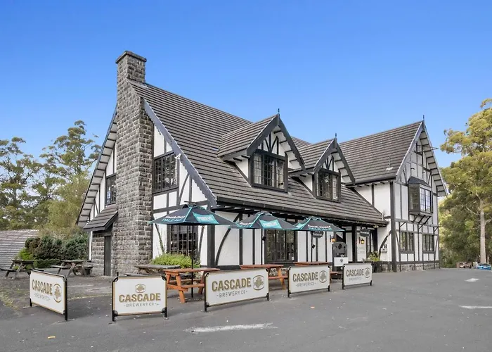 The Fox And Hounds Historic Hotel