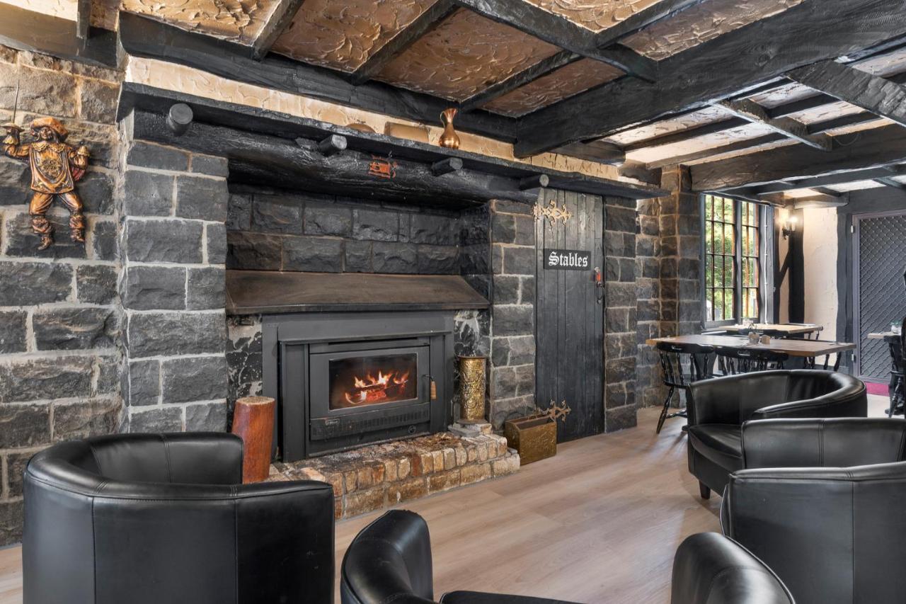 The Fox And Hounds Historic