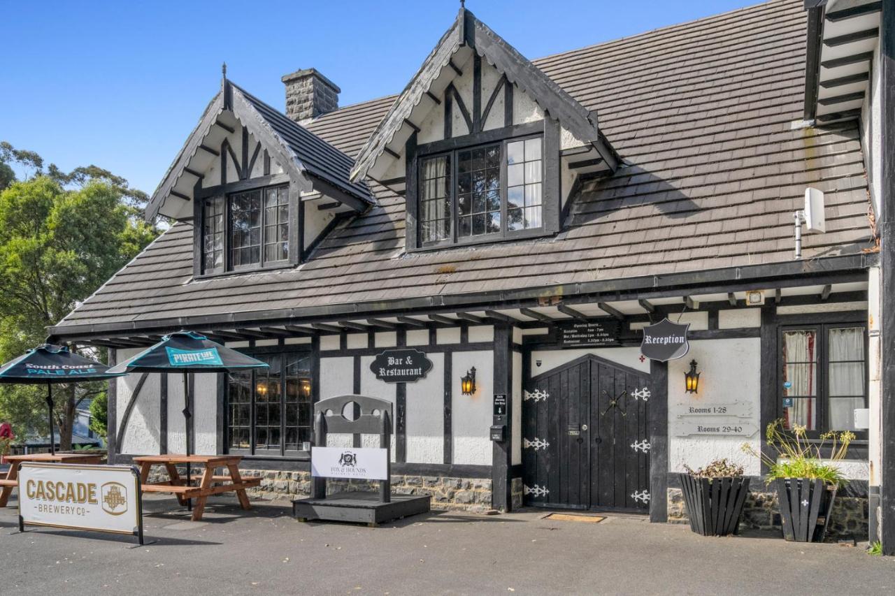 Hotel The Fox And Hounds Historic
