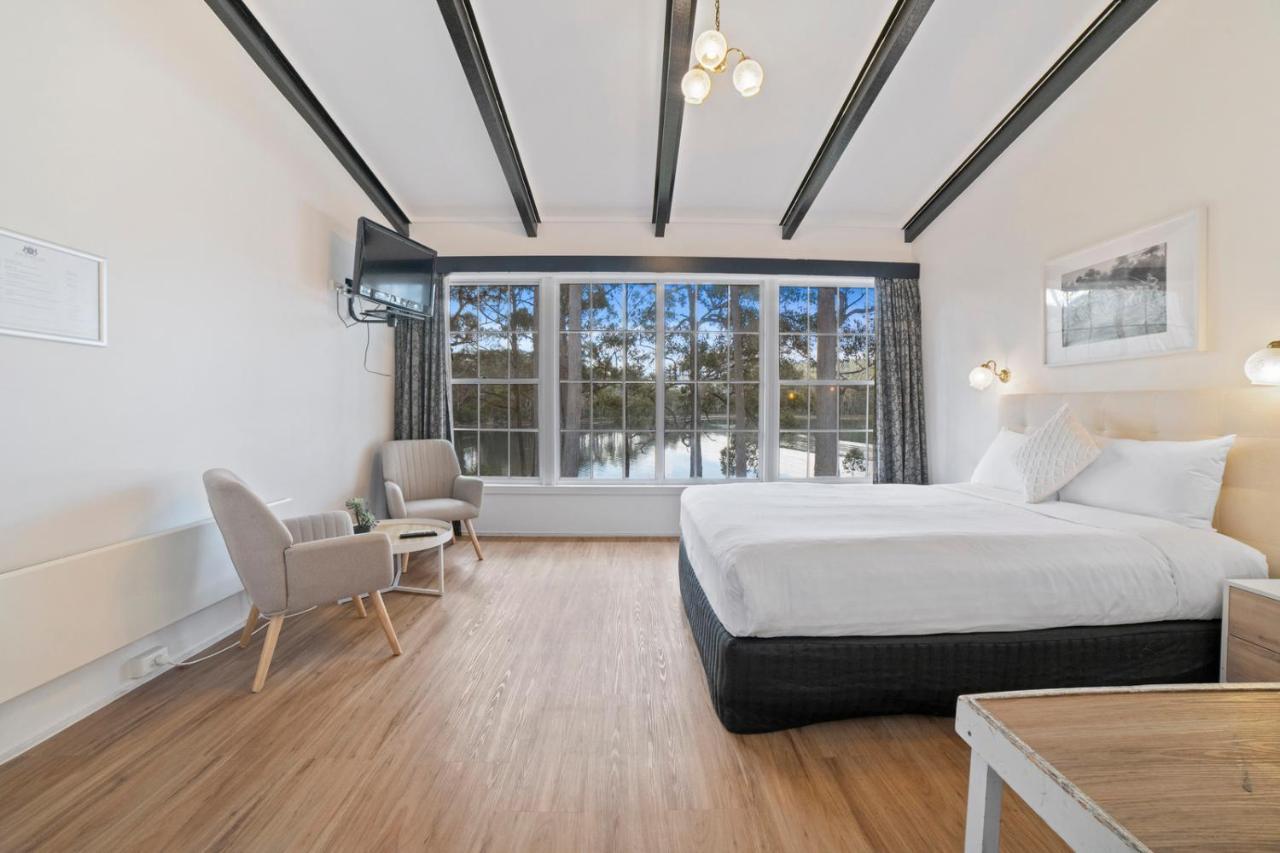 Hotel The Fox And Hounds Historic 4*