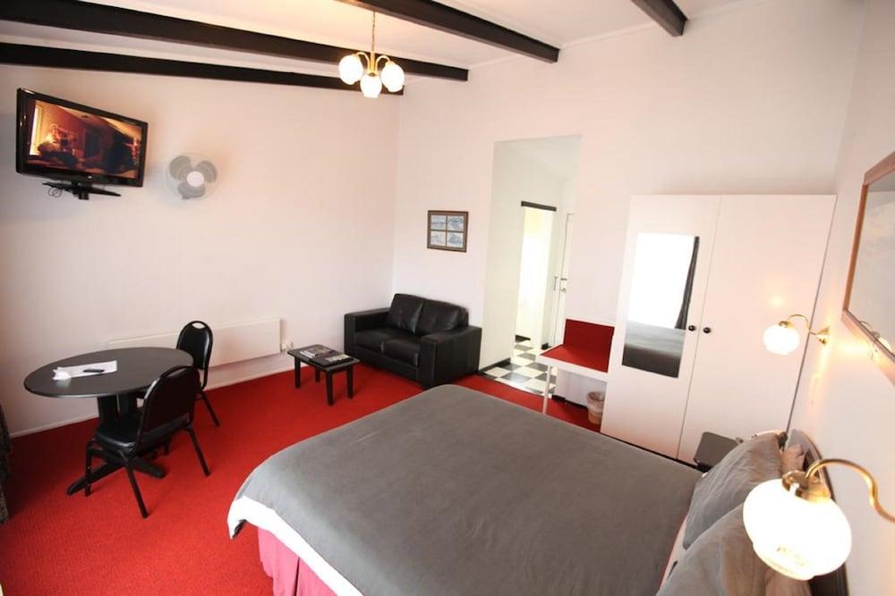 The Fox And Hounds Historic 4*