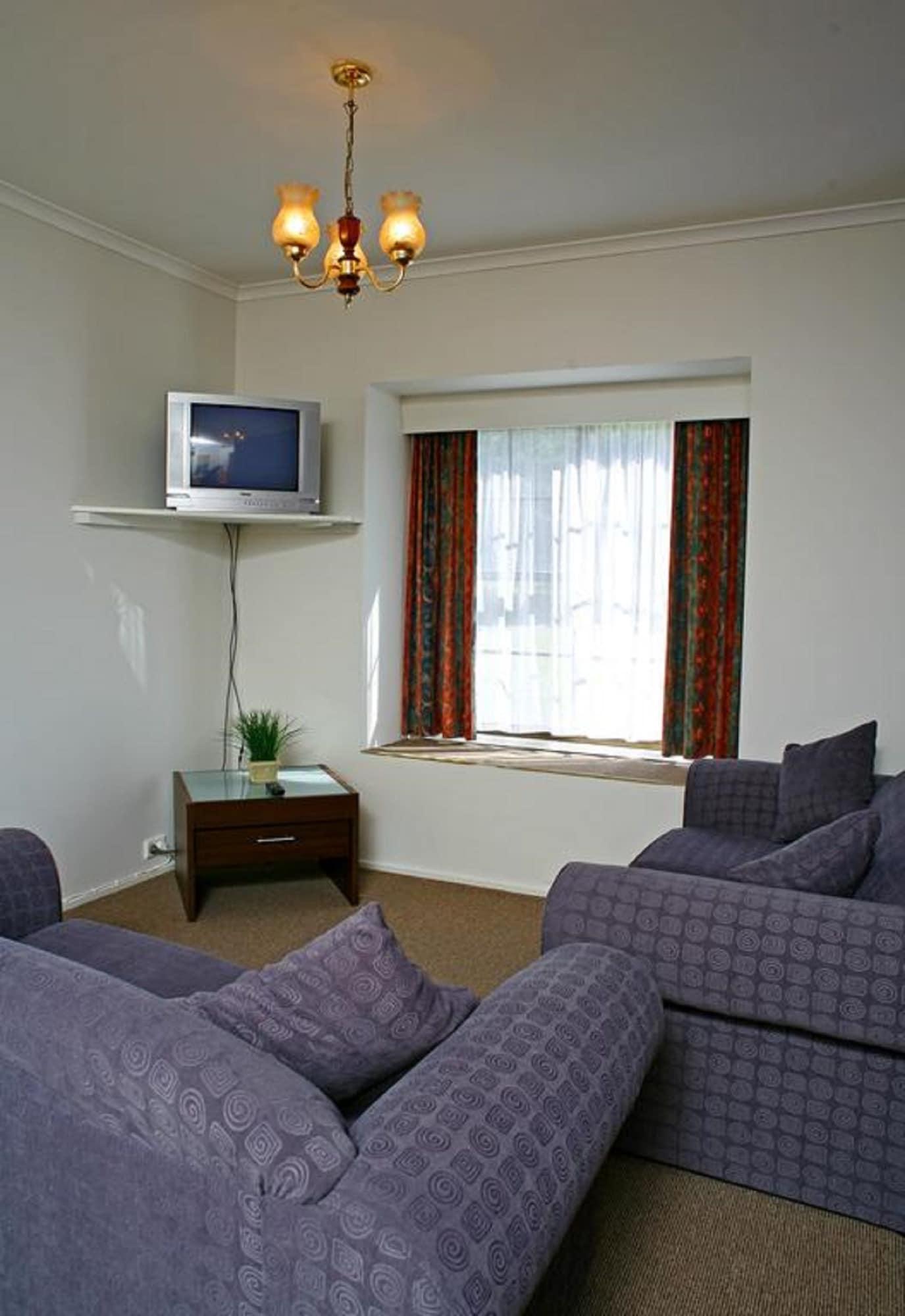 Hotel The Fox And Hounds Historic 4*
