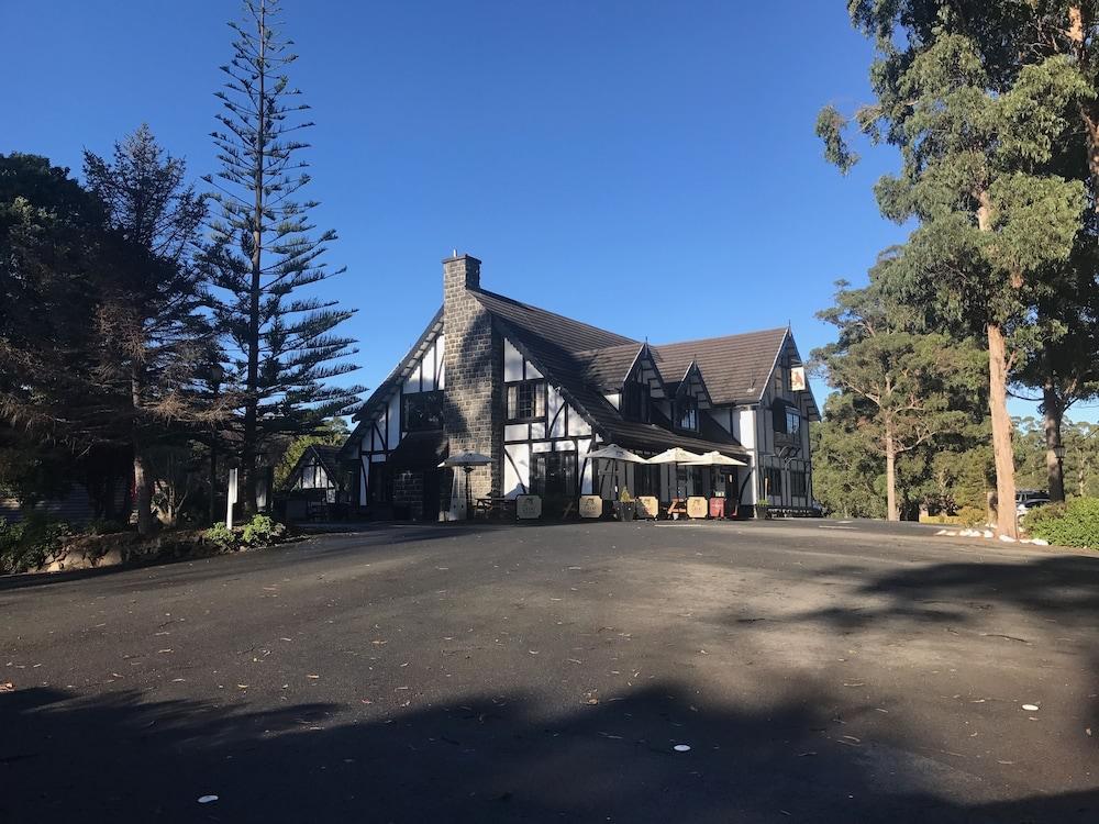 Hotel The Fox And Hounds Historic