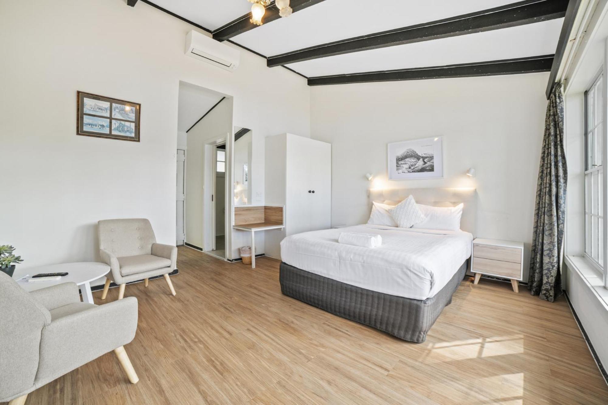 Hotel The Fox And Hounds Historic 4*