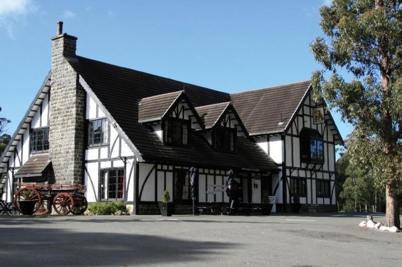 The Fox And Hounds Historic Hotel 4*